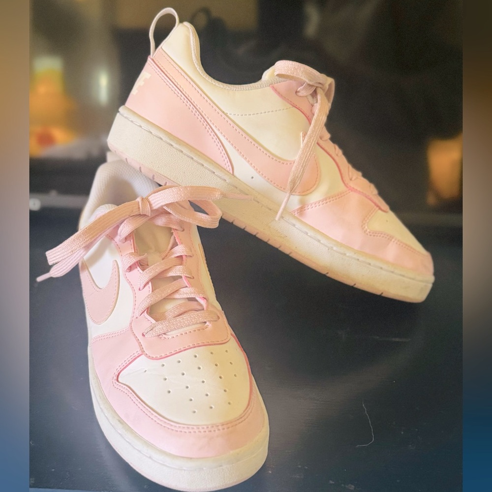 Nike Court Borough Low Recraft
7Y/8.5W
Worn maybe once